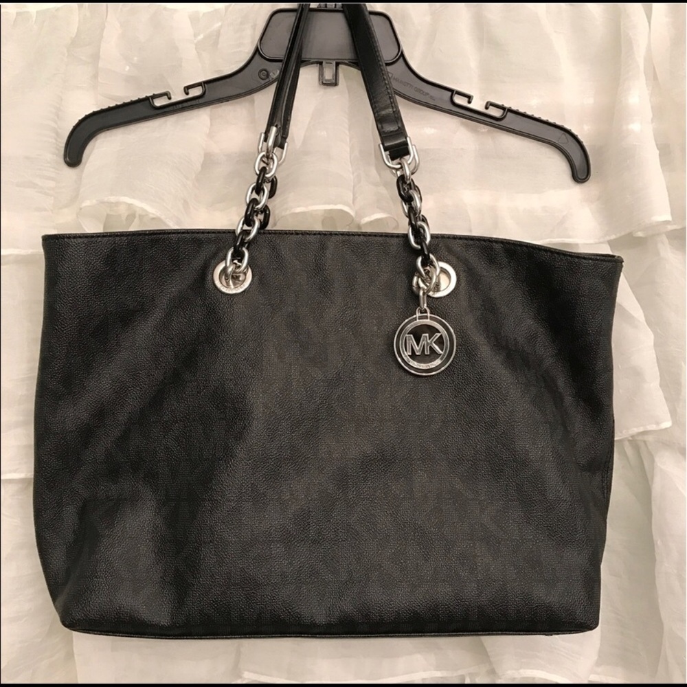 Beautiful authentic black Michael Kors purse!